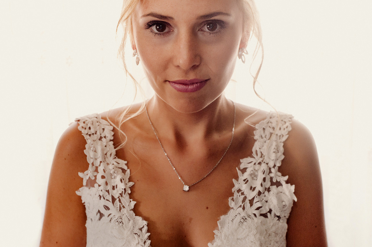 Retrato de noiva antes do seu casamento na igreja de Fafe