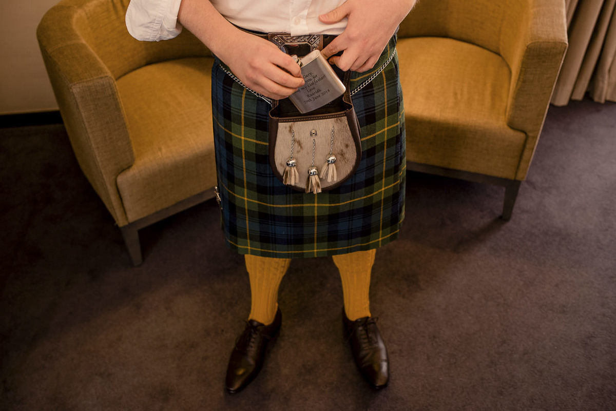 Noivo com o sei Kilt para festejar o seu casamento em Lisboa 