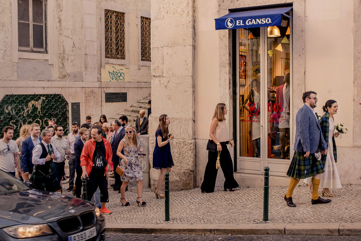 Fotos de casamento pelas ruas de lisboa estilo street wedding