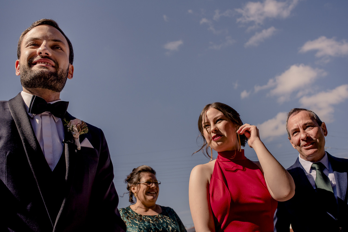 familia do noivo pronta para o casamento