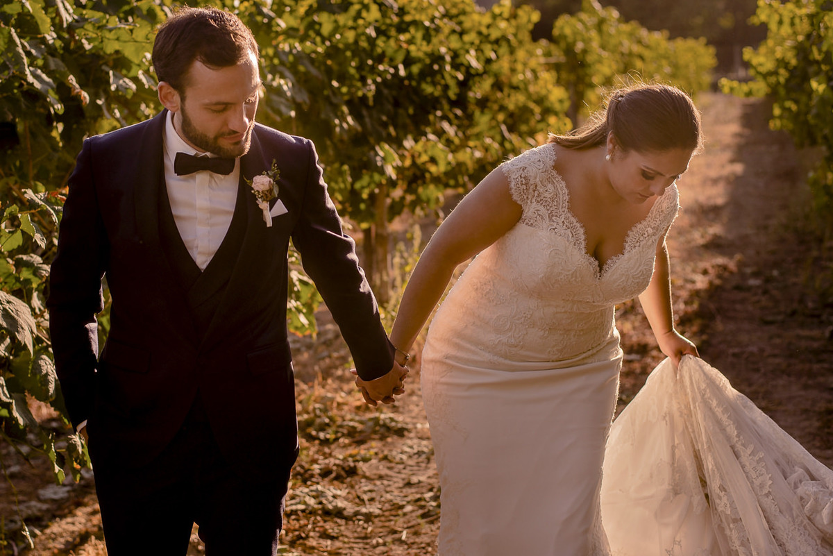 foto descontraída dos noivos