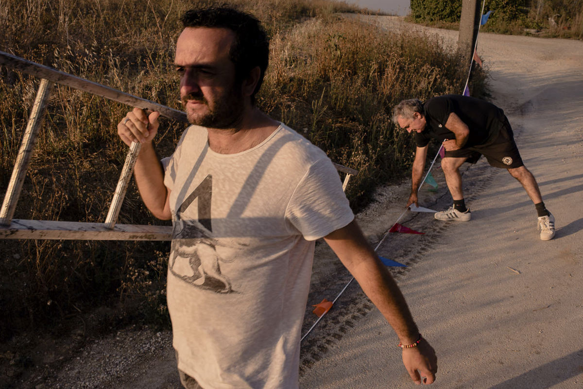 Noivo preparando o seu casamento