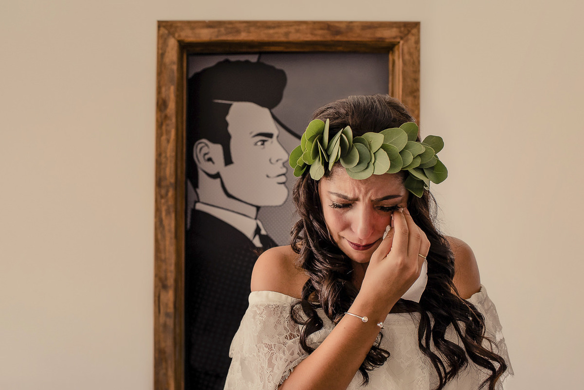 noiva emocionada antes do seu casamento