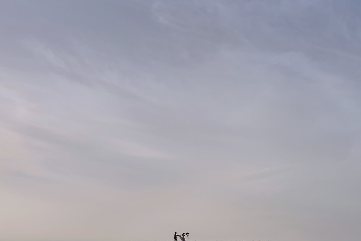 sessão dos noivos durante o casamento em Portugal fotos minimalistas
