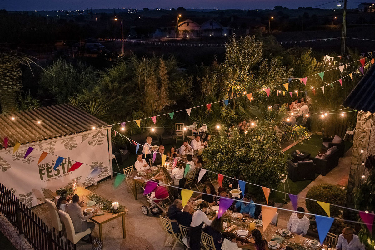 casamento em casa durante a noite
