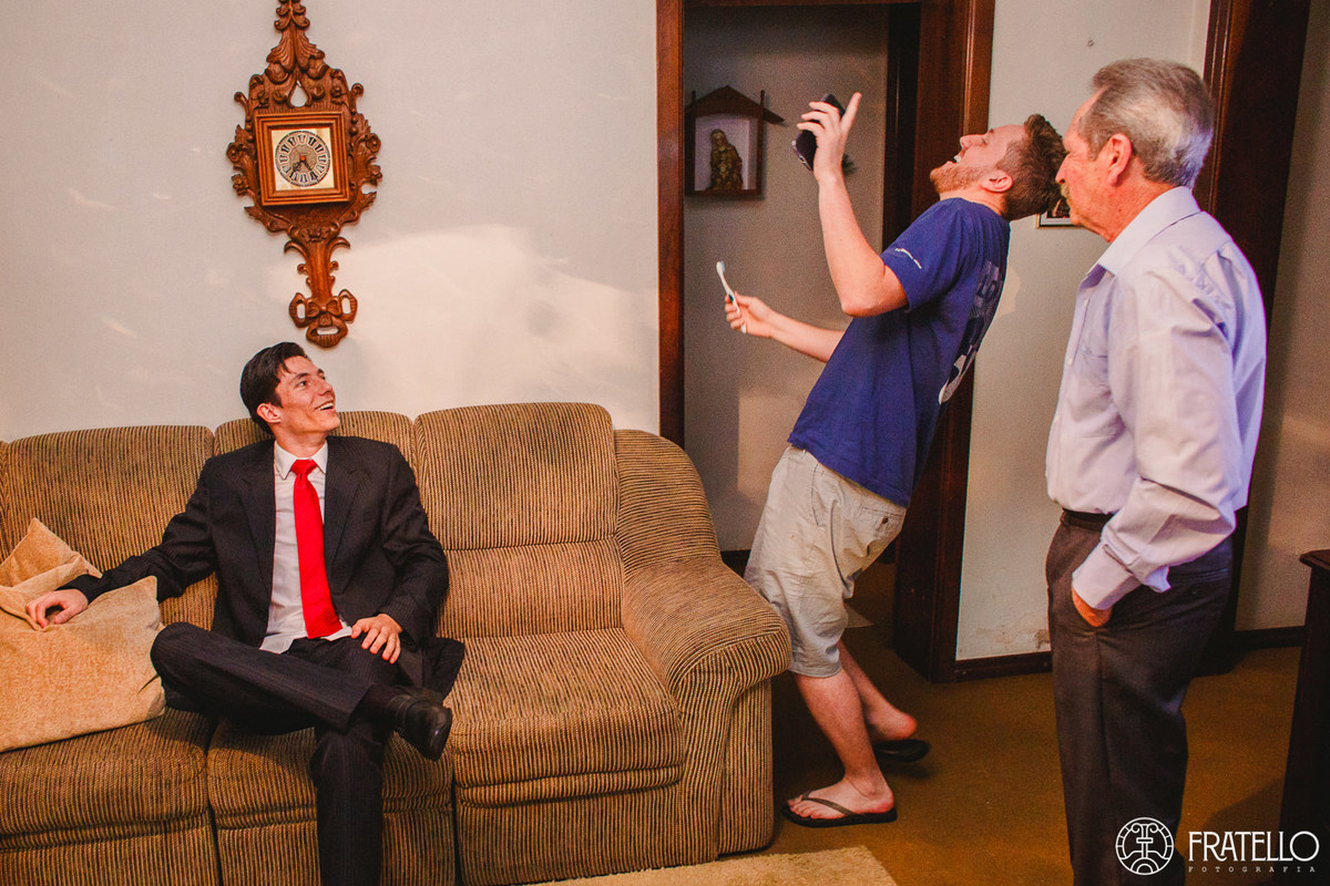 making of na casa do noivo bem descontraido com seu pai e padrinhos