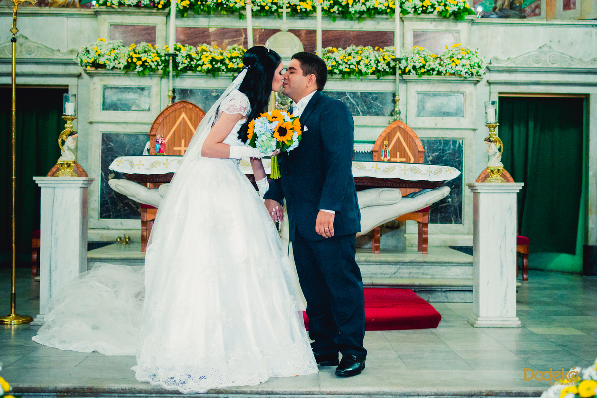 Fotografia de casamento em manaus Beijo no Altar