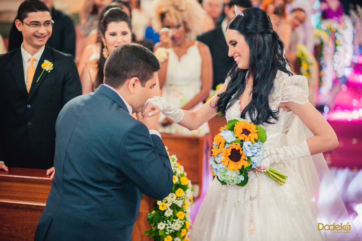 Fotografia de casamento em manaus o noivo recepcionando a noiva Hannah