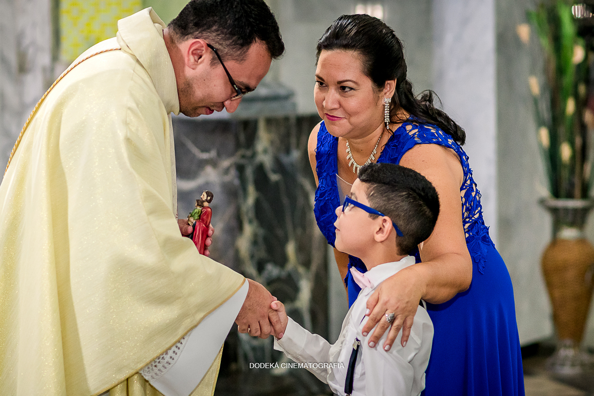 O Padre saúda o pagem