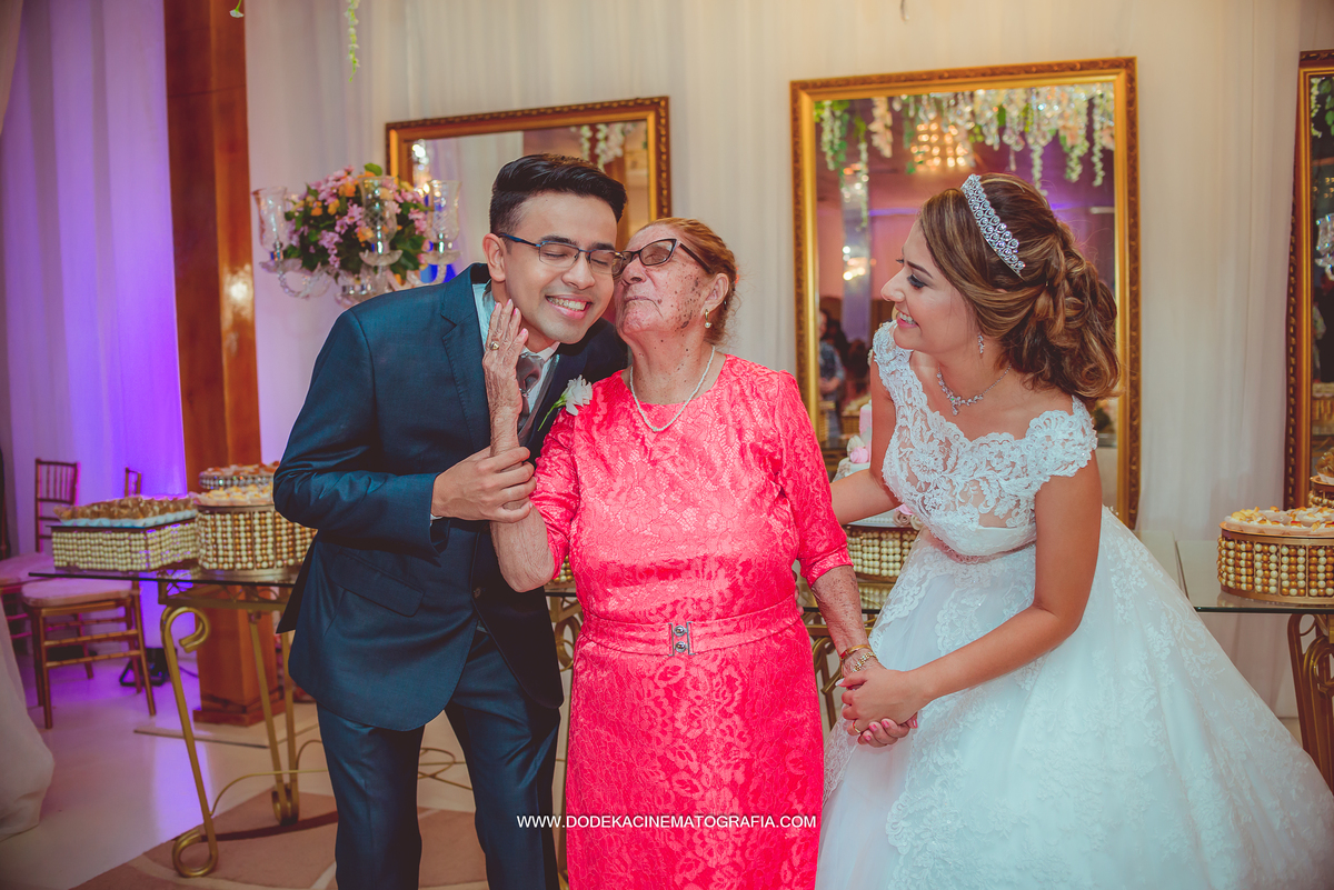 Fotografia de Casamento em manaus no Angelus Buffet o beijo da vovó