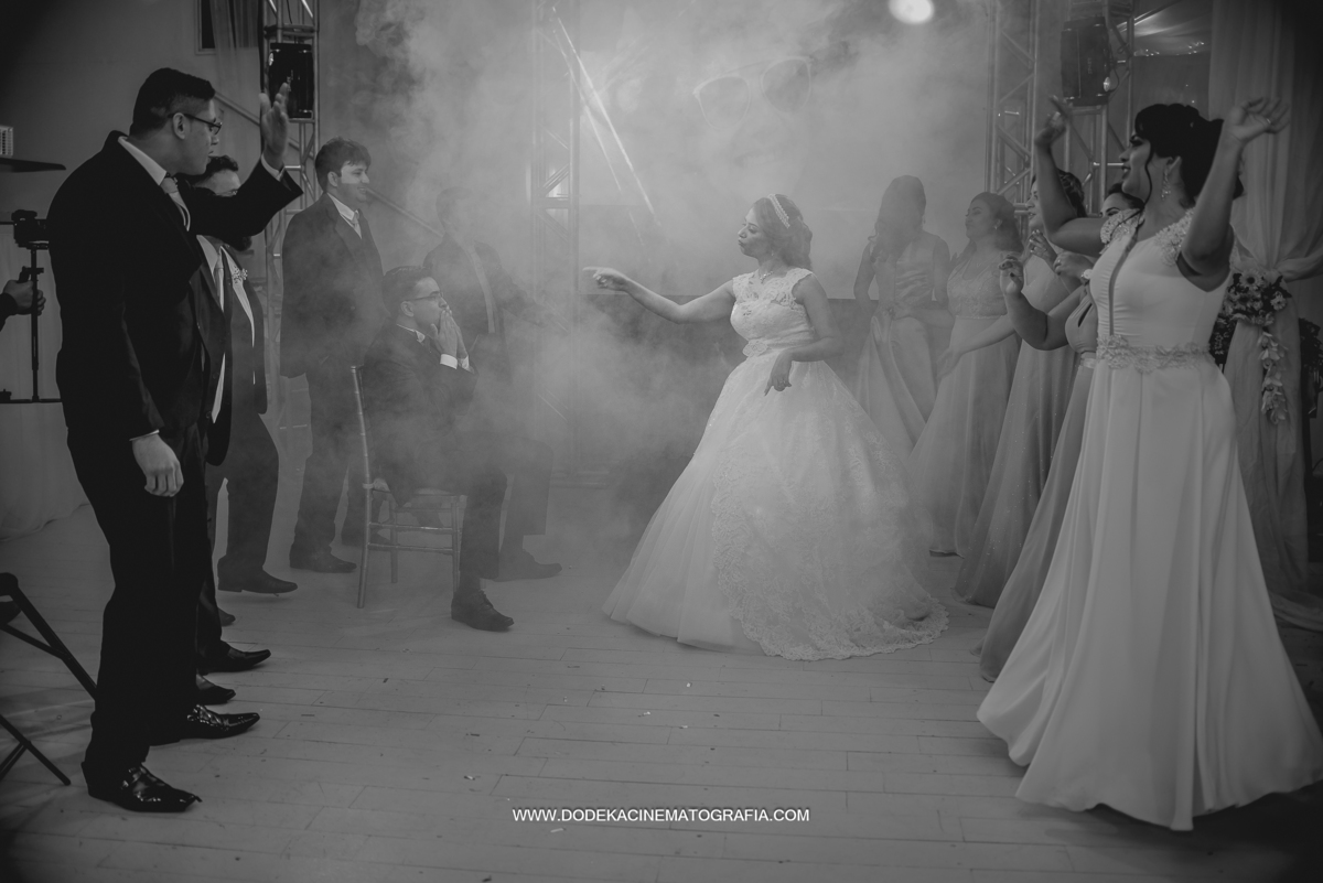 Fotografia de Casamento em manaus no Angelus Buffet a noiva dança para o noivo