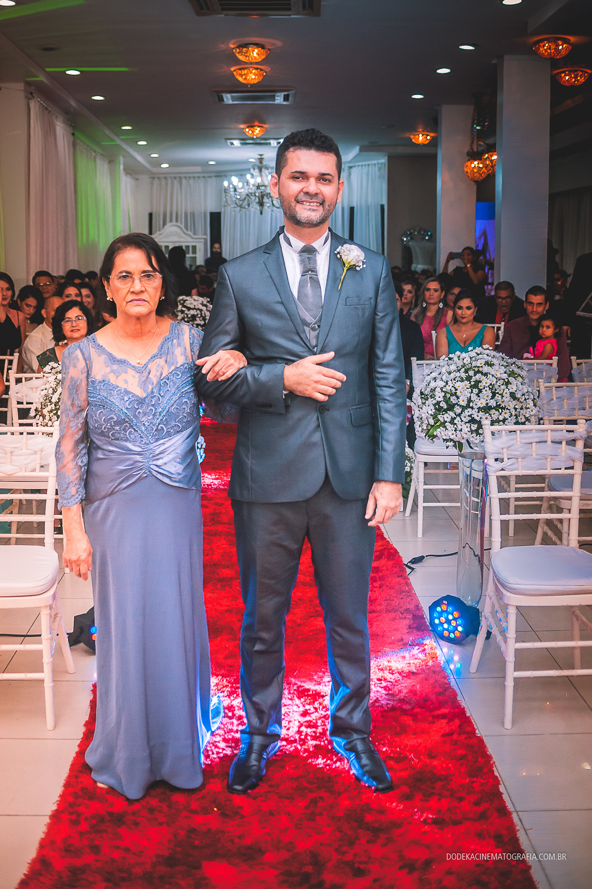 Fotografia de casamento em Manaus do enlace matrimonial de Patricia e Josimar.  A entrada do noivo