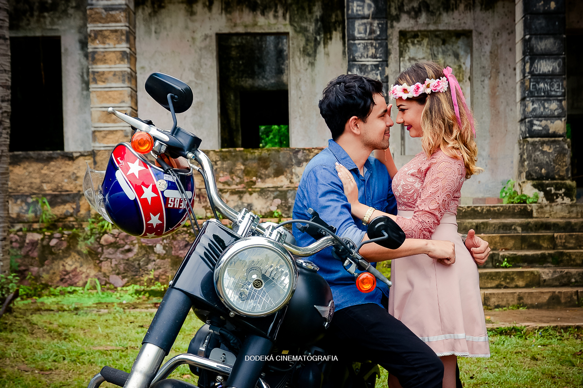 Fotos pre casamento em manaus casal na moto o olhar da noiva