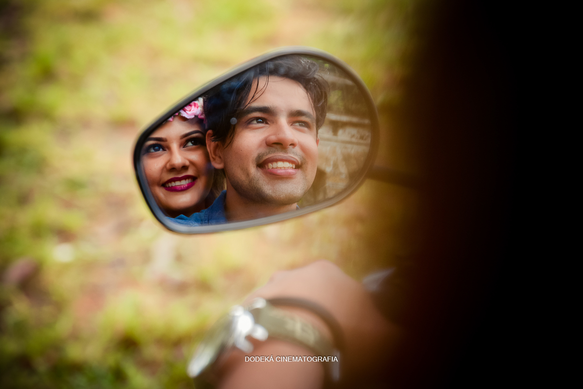 Fotos pre casamento em manaus reflexo casal na moto