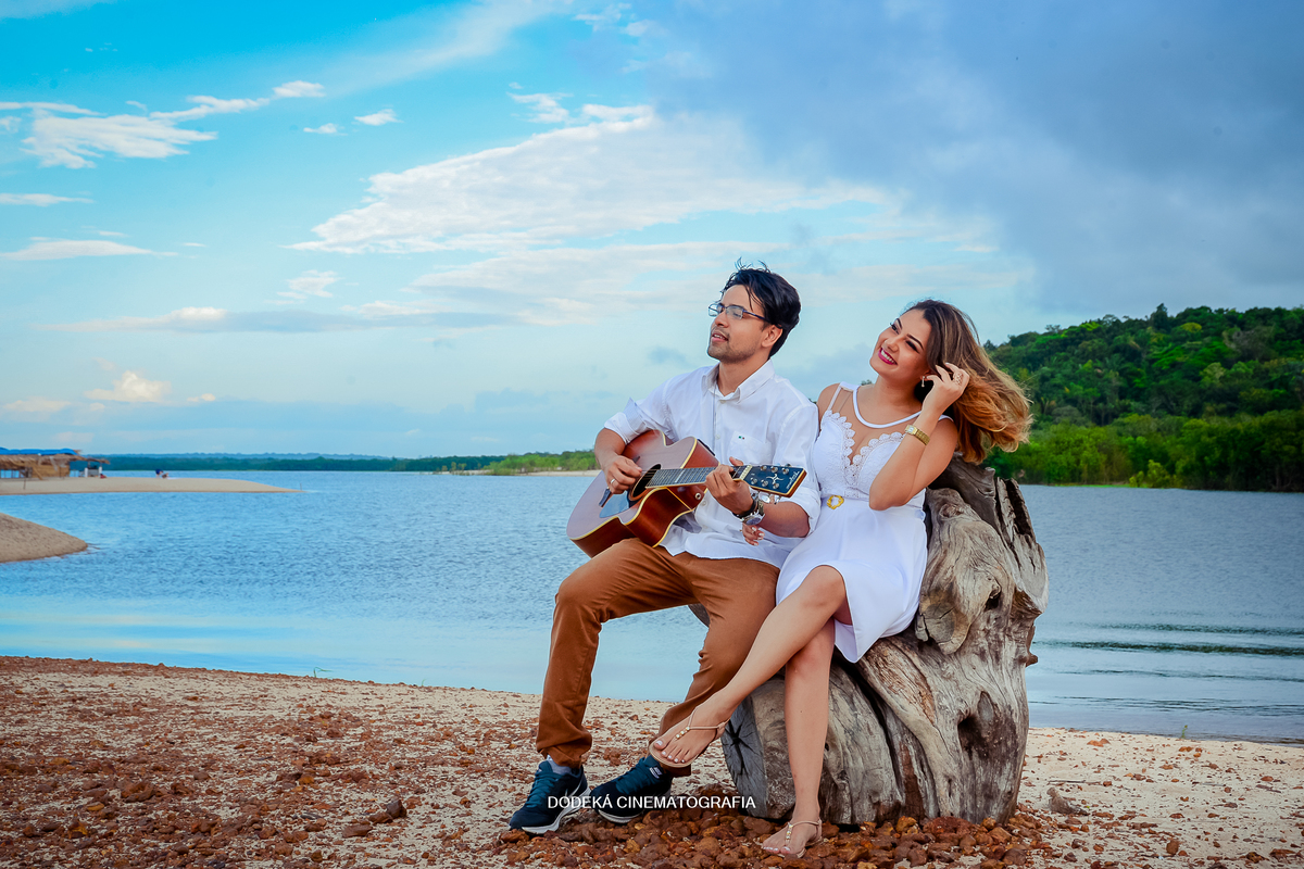 Fotos pre casamento em manaus na praia de acutuba amazonas o noivo tocando pra noiva
