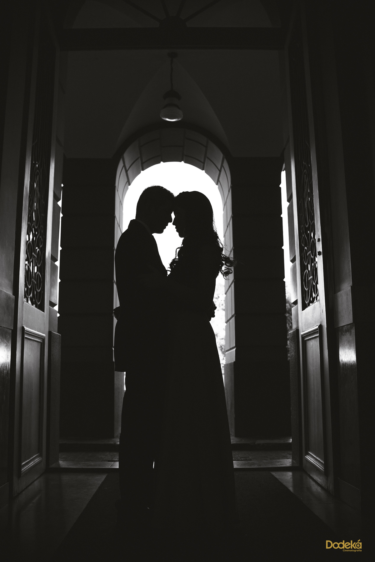 Fotos pré casamento do casal Allan & Rafaela no Largo São Sebastião em frente dentro do teatro amazonas