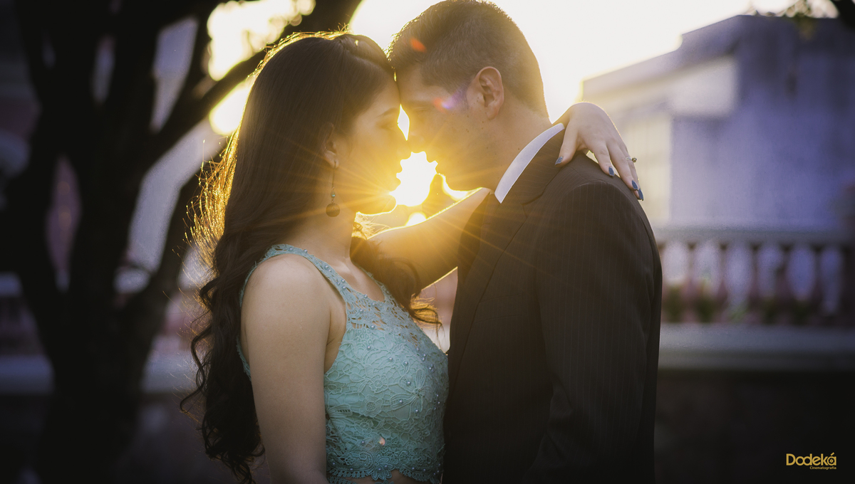 Fotos pré casamento do casal Allan & Rafaela no Largo São Sebastião em frente ao teatro amazonas