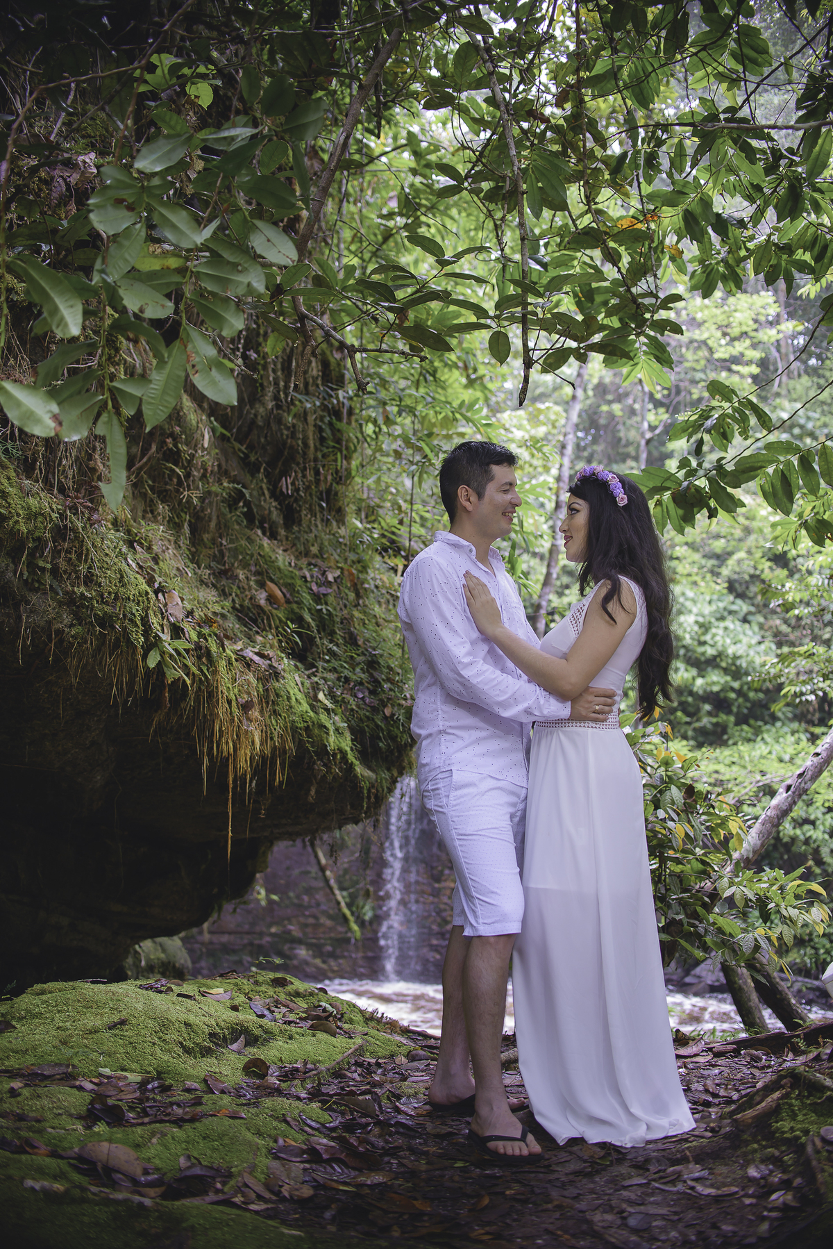 Fotos pré casamento do casal Allan & Rafaela na Cachoeira Santuário no Amazonas 2