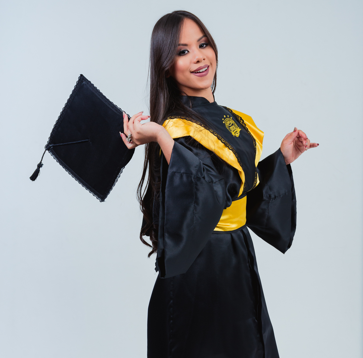 Fotografia de Formatura  Estúdio Dodeká Cinematografia - Terceirão IEES 2017 Mayslla com capelo