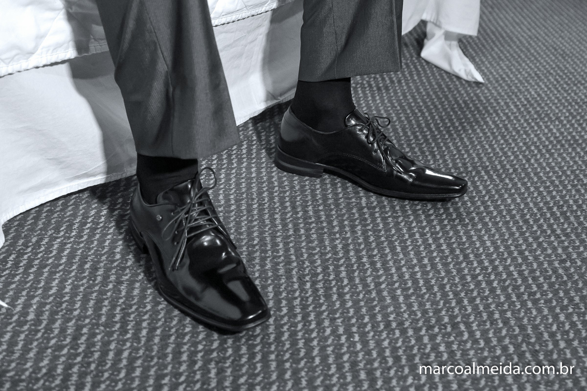sapatos do noivo no making of