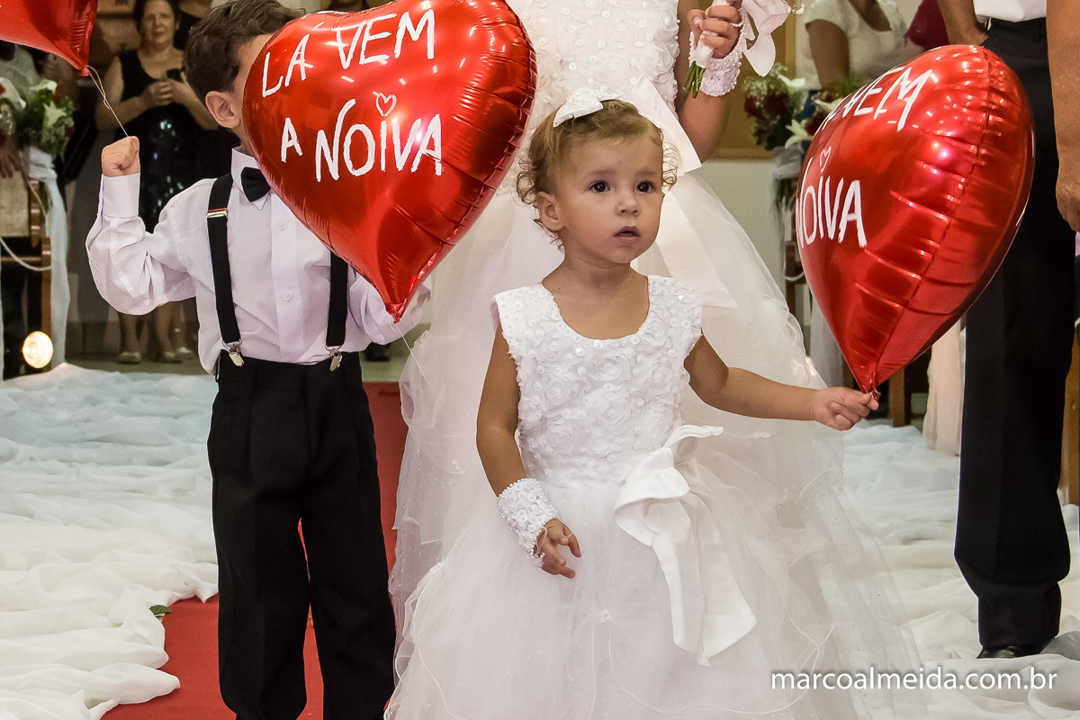 balão de coração lá vem a noiva