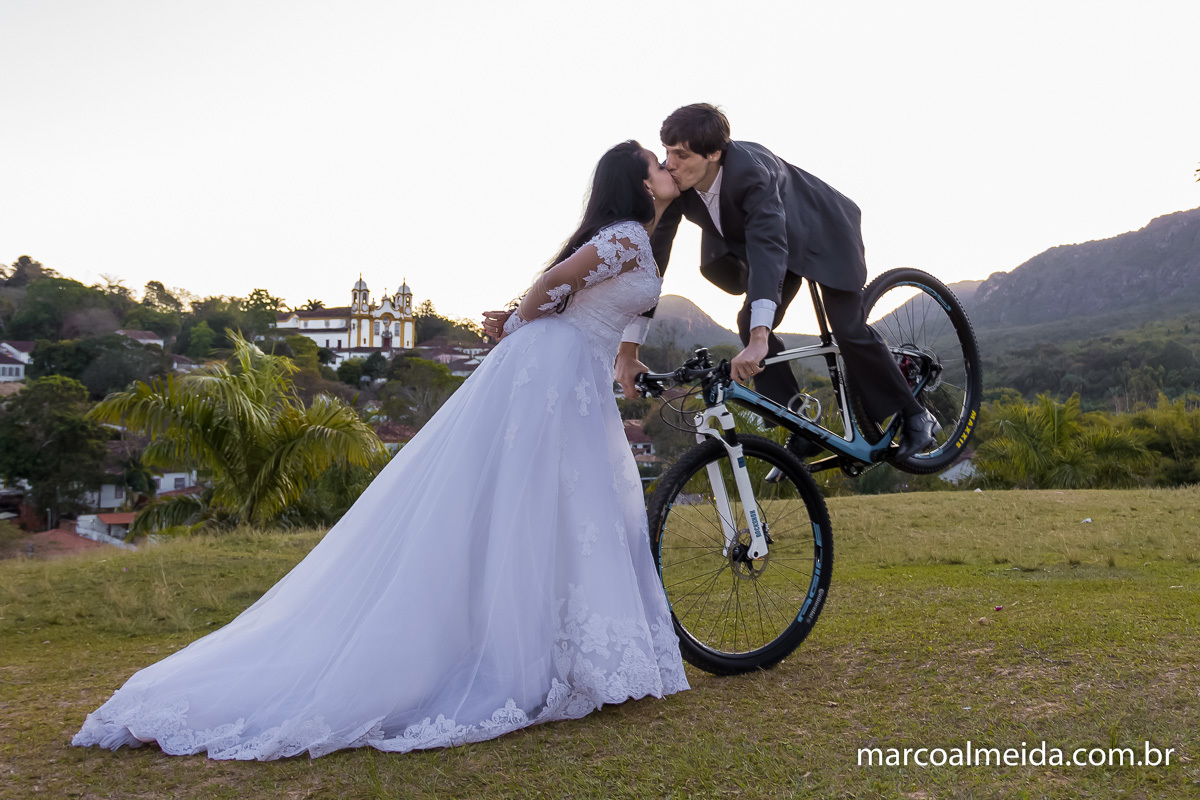 bike bicicleta casal beijando