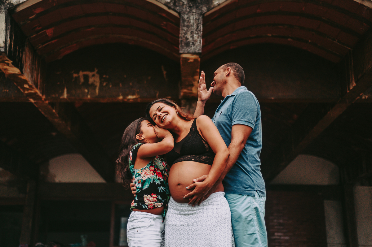 Jamili e Charles aguardam ansiosamente a chegada de Benício. Alícia já está pronta pra receber seu irmãozinho com muito carinho. A família cresce em tamanho e amor!