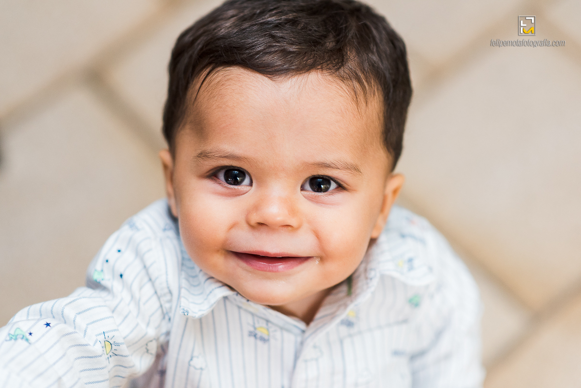 Felipe Mota Fotografia - Fotografa Aniversário de um ano na cidade de Pouso Alegre, uma festa decoração infantil em casa.