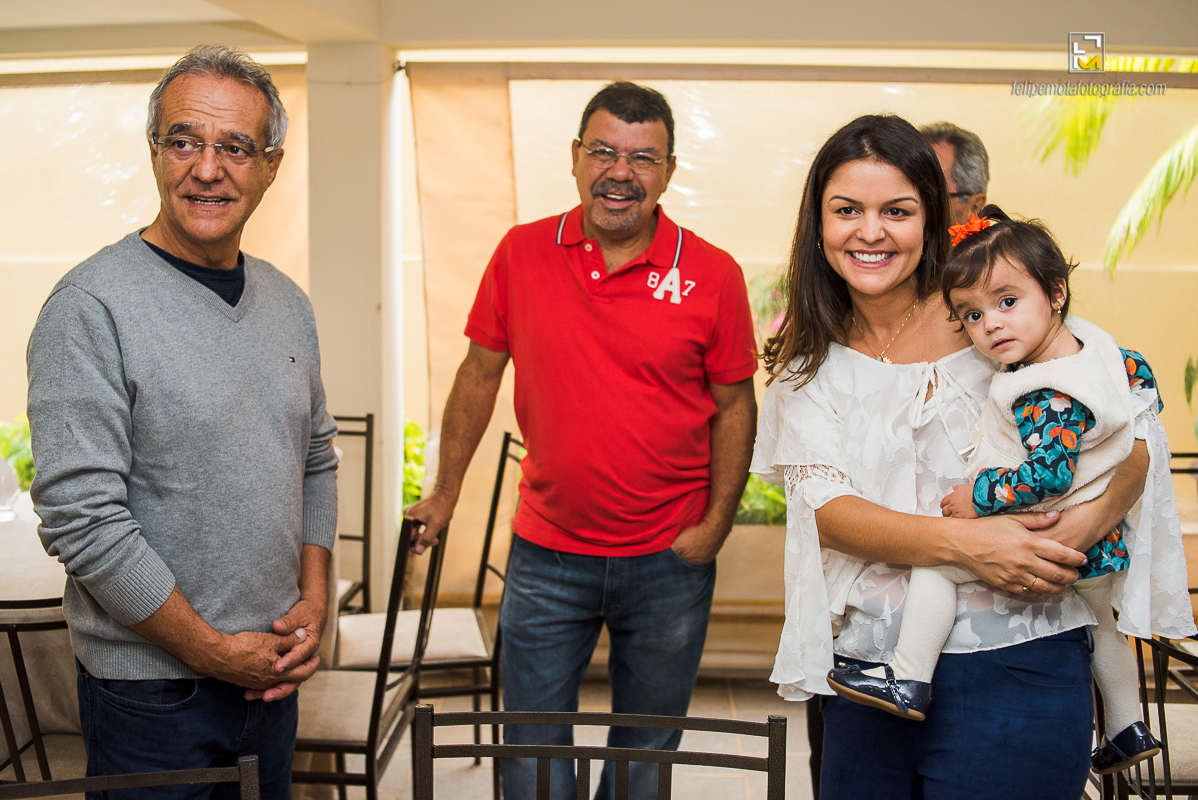 Felipe Mota Fotografia - Fotografa Aniversário de um ano na cidade de Pouso Alegre, uma festa decoração infantil em casa.