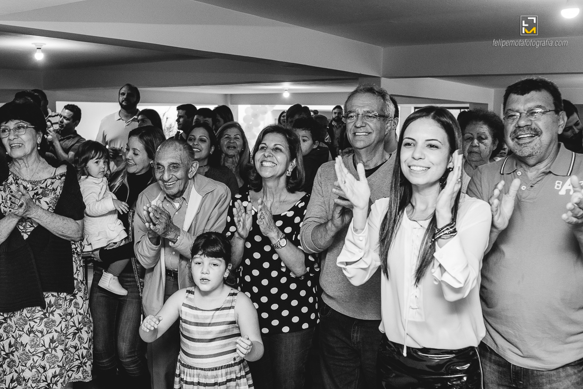 Felipe Mota Fotografia - Fotografa Aniversário de um ano na cidade de Pouso Alegre, uma festa decoração infantil em casa.