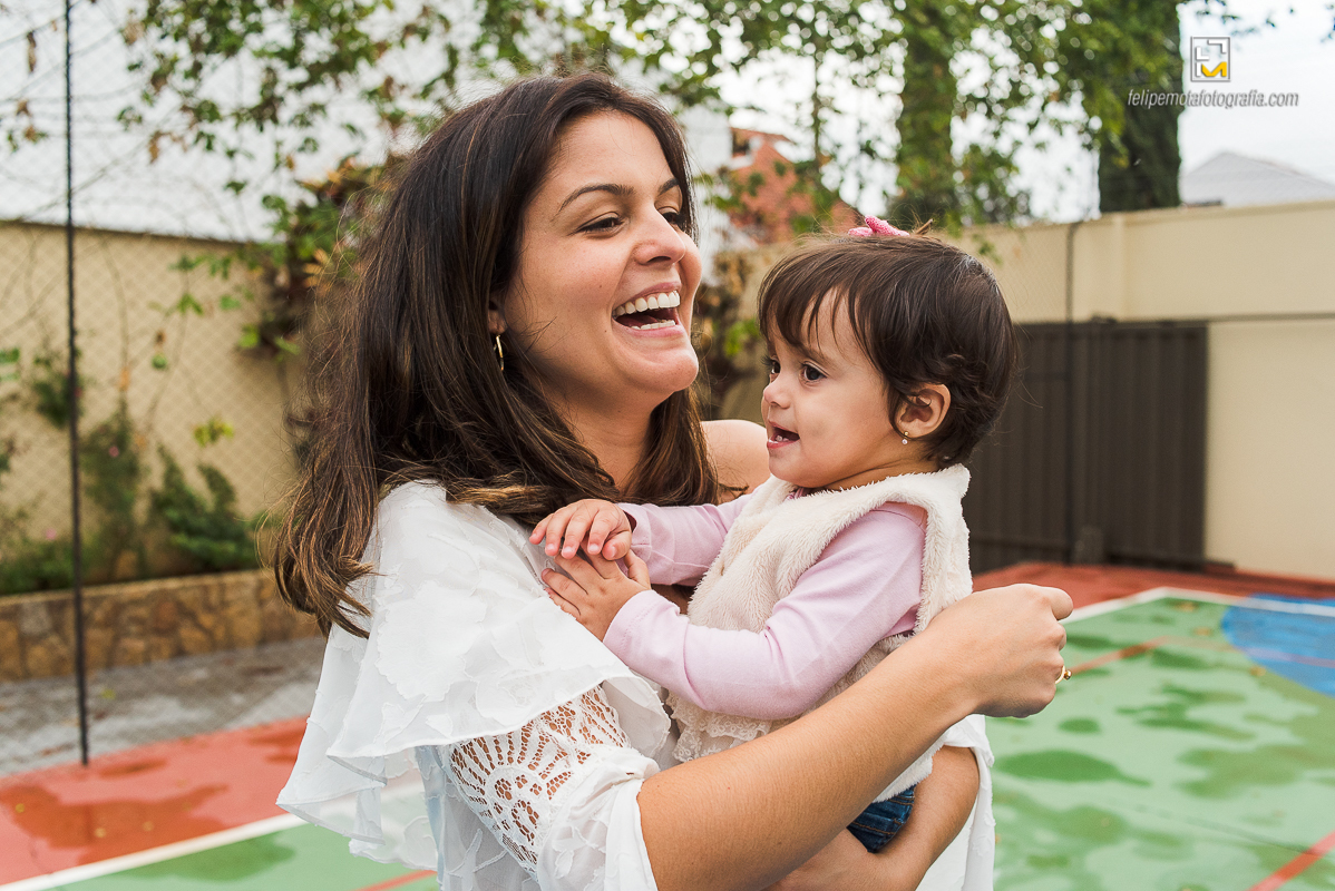 Felipe Mota Fotografia - Fotografa Aniversário de um ano na cidade de Pouso Alegre, uma festa decoração infantil em casa.