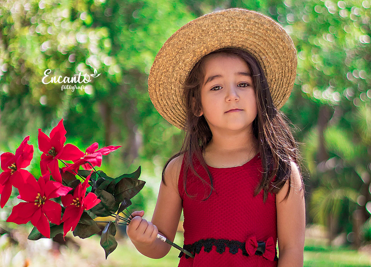 Ensaio de 4 anos da Ágata no Camping Lisot/ Paraíso - SC - Encanto Fotografia