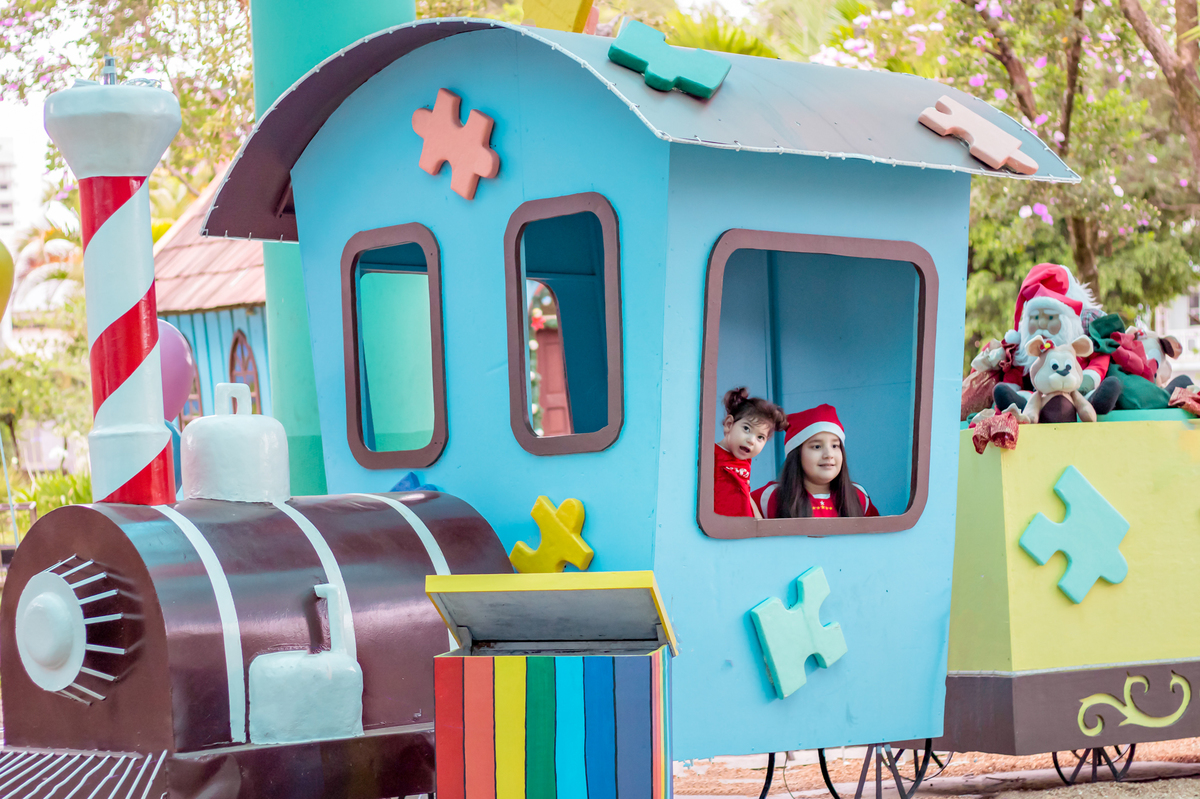 Ensaio das irmãs Laura e Lara em São Miguel do Oeste na praça Walnir Bottaro Daniel