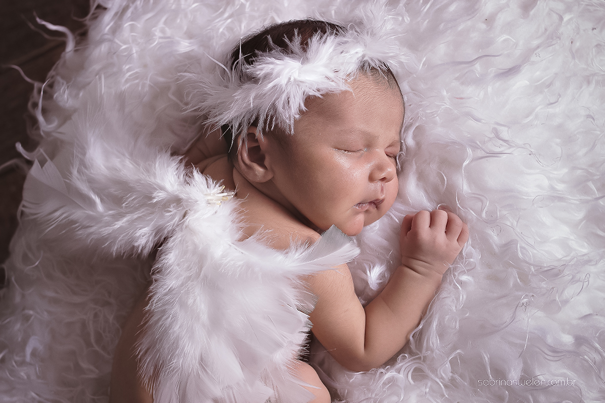 sabrina swelen, newborn, recém nascido, paulista, olinda, recife, pau amarelo, ensaio fotografico, anjinho, ensaio fotografico, book, fotos de bebê, bebe dormindo, fotos feitas em casa, pelucia branca, fotos de bebe, Rn caminha de madeira, caminha branca