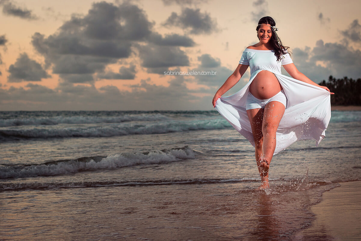 gravida, gestante, buchudinha, praia, nascer do sol, vestido, pai e mã, reserva do Paiva, silhuetas, coqueiros, praia deserta, sol, mae de menino, azul tecido voando, gravida com tecido voando, ensaio fotografico, book gestante, fotos de gravida, mar 