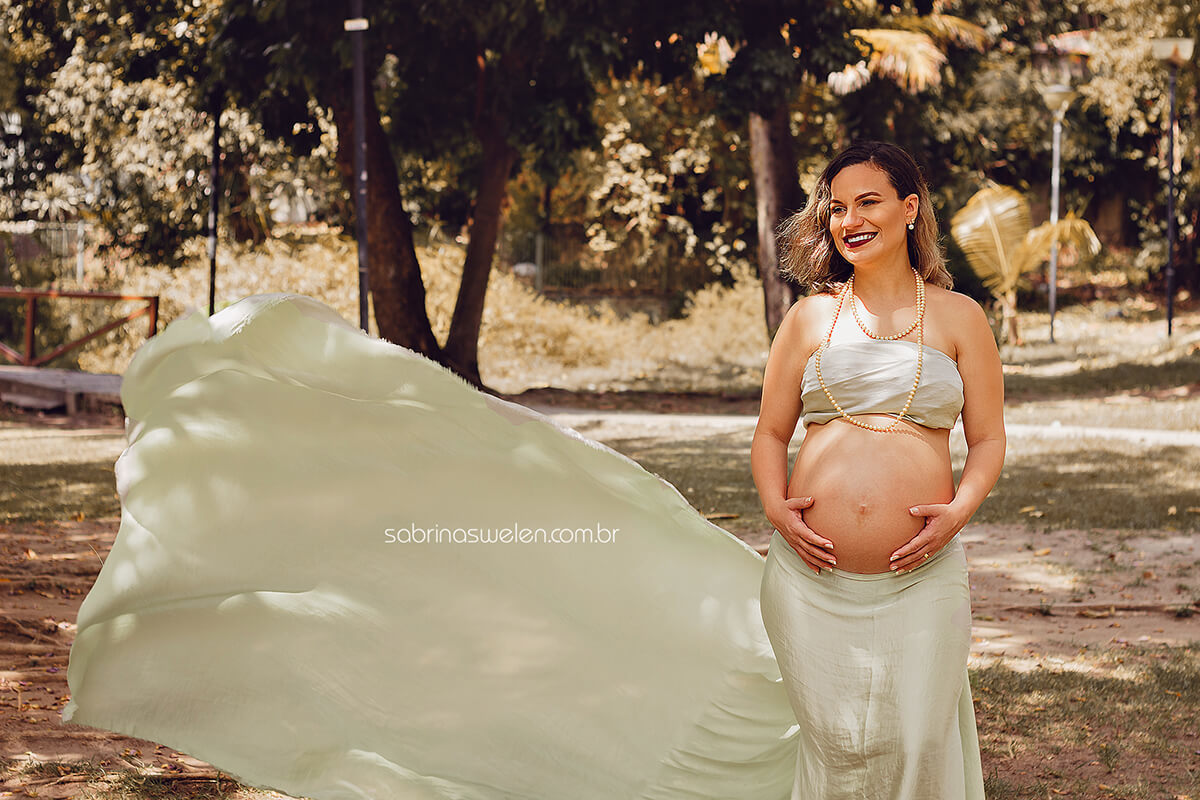 gravida, gestante, buchudinha, ensaio fotografico, fotos de ggravida, campo, mae de menina, familia feliz, manha ponte, olinda, fotos, book fofotgrafico, tecido voando, praça, campo, fazenda, esperando bebemae demenina, sabrina swelen, vermelho, Olinda