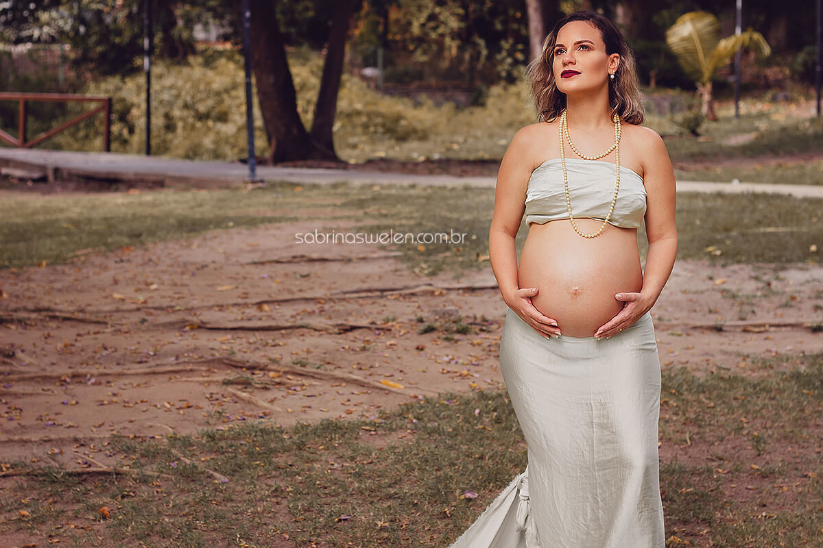 gravida, gestante, buchudinha, ensaio fotografico, fotos de ggravida, campo, mae de menina, familia feliz, manha ponte, olinda, fotos, book fofotgrafico, tecido voando, praça, campo, fazenda, esperando bebemae demenina, sabrina swelen, vermelho, Olinda