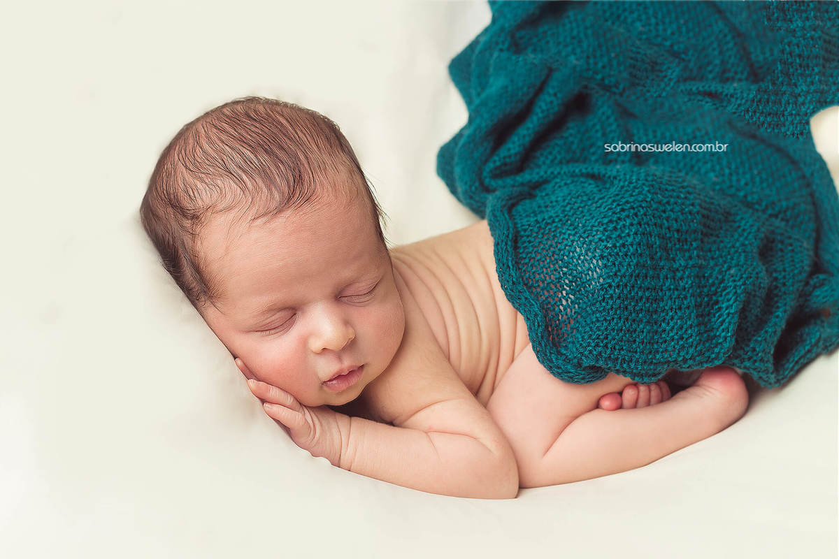 Newborn de gêmeos em recife 
recem nascido bebe dormindo puff gemeos book fotográfico picadinhas do amor trombofilia fotos com os pais paulista recife olinda 