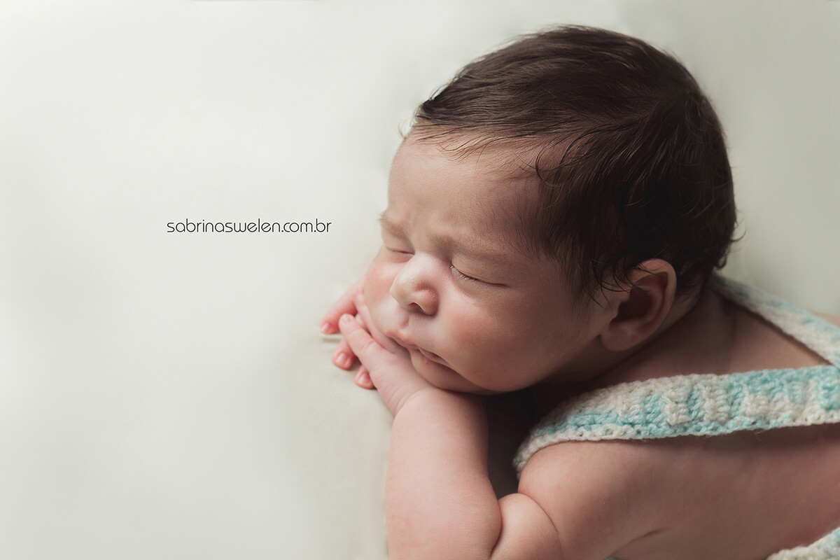 Ensaio newborn Recém nascido bebe peladinho anjinho fotos com os pais fotos de alianças fotos de familia newborn em casa fotos de familia