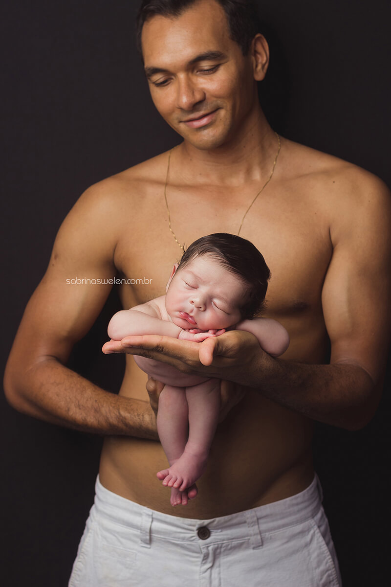 Ensaio newborn Recém nascido bebe peladinho anjinho fotos com os pais fotos de alianças fotos de familia newborn em casa fotos de familia