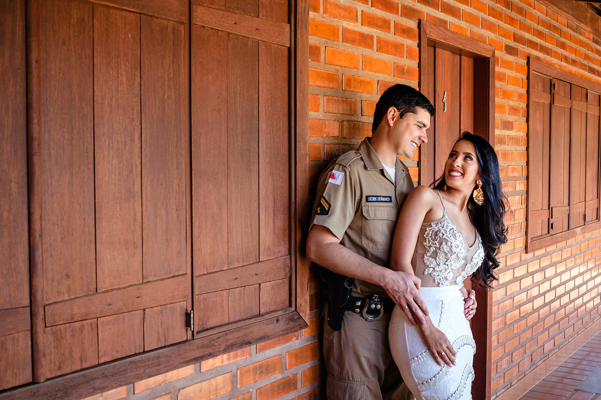 ensaio pré casamento de policial
