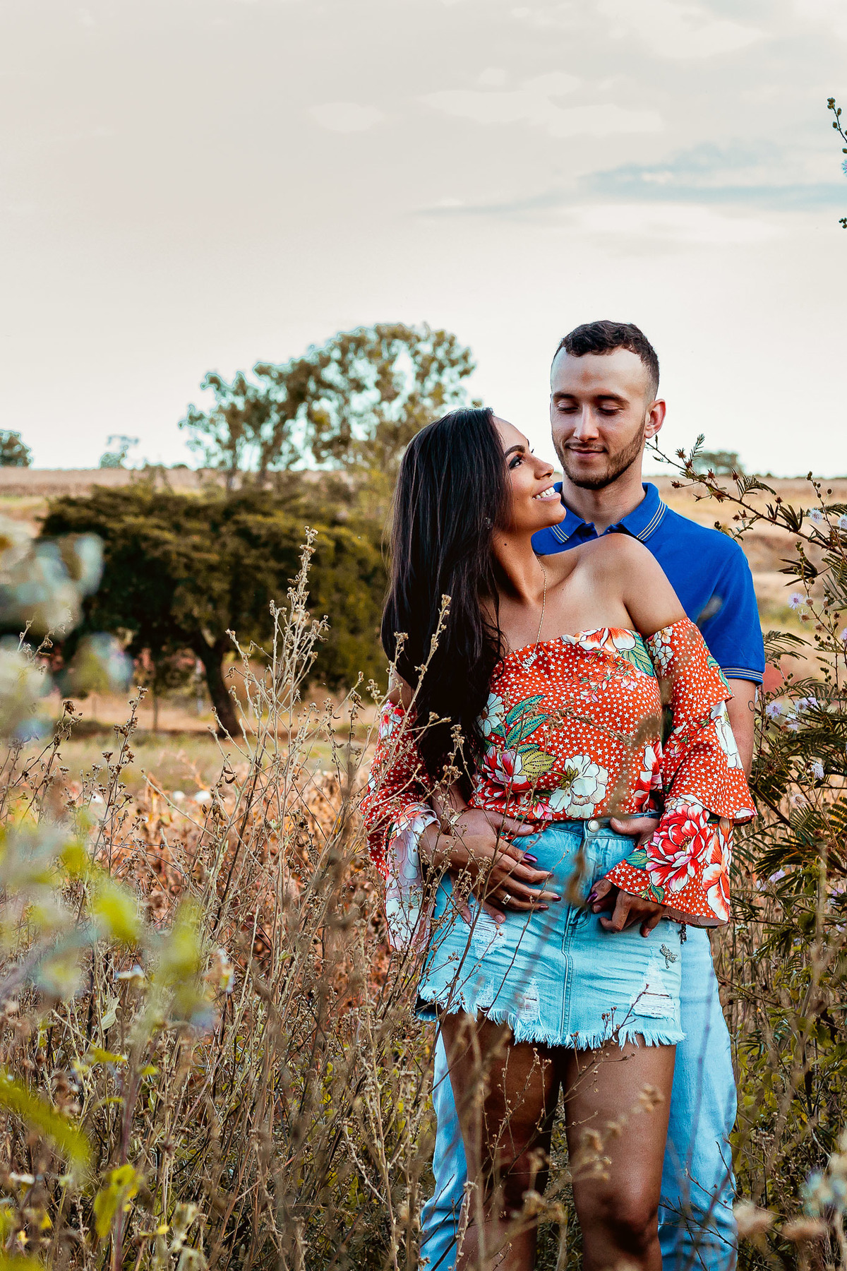 noivos se olhando em ensaio pre wedding por  fotografia de lucas melo