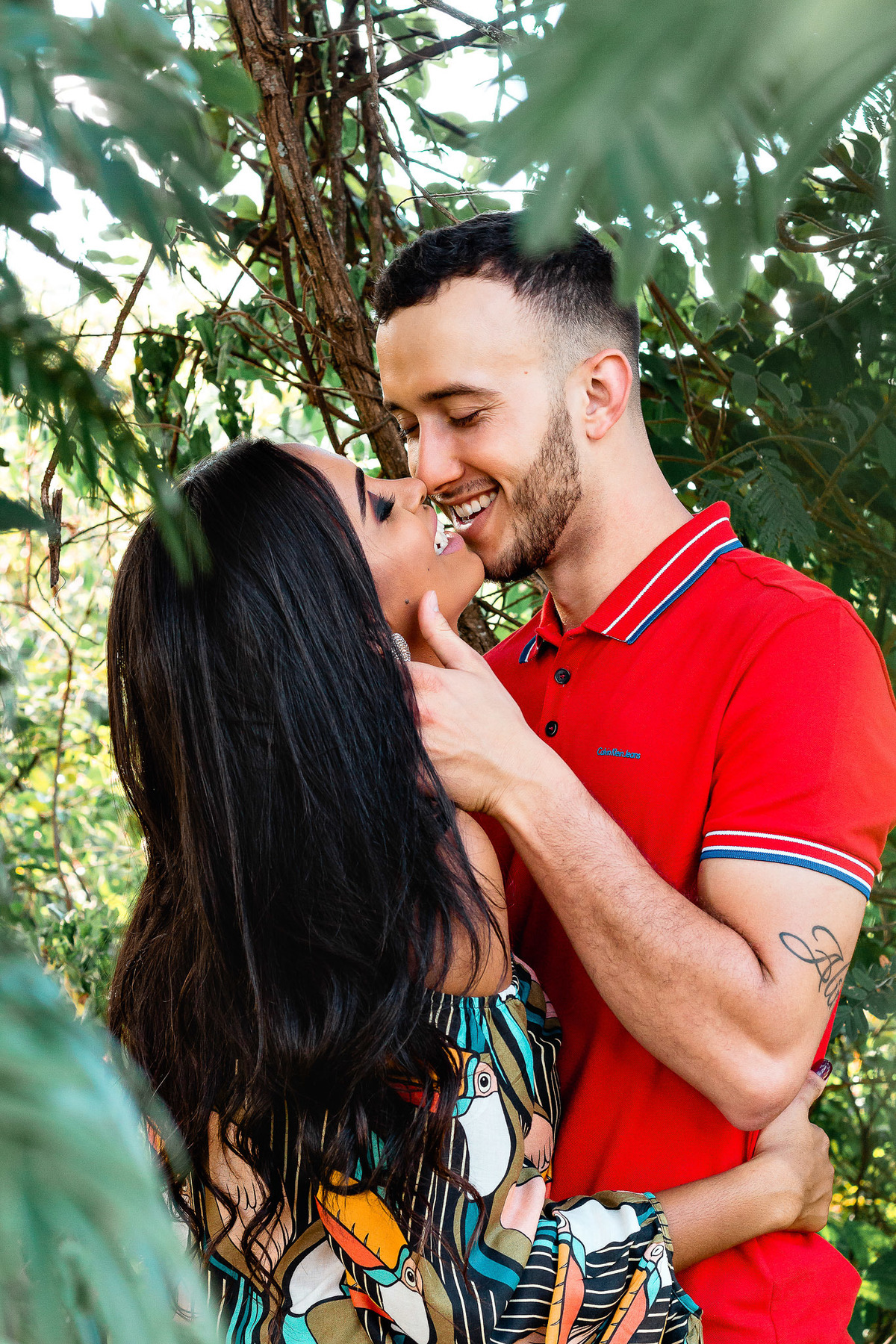 noivos se olhando em ensaio pre wedding por lucas melo