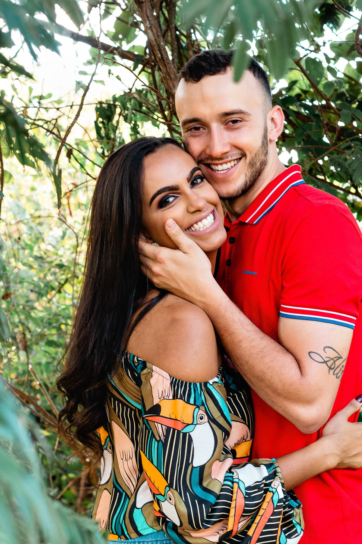 noivos se olhando em ensaio pre wedding por  fotografia de lucas melo