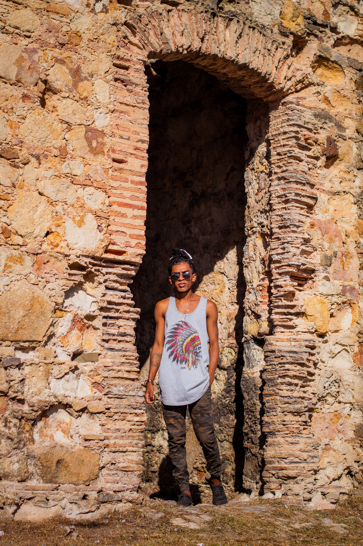 Ensaio masculino externo em São Mateus, ensaio na igreja velha, ensaio masculino urbano, ensaio masculino na praia, ilha de guriri es, ensaio praiano, fotógrafo ilha de guriri es, fotógrafo em São Mateus ES, Shanti Amaral Fotografia.