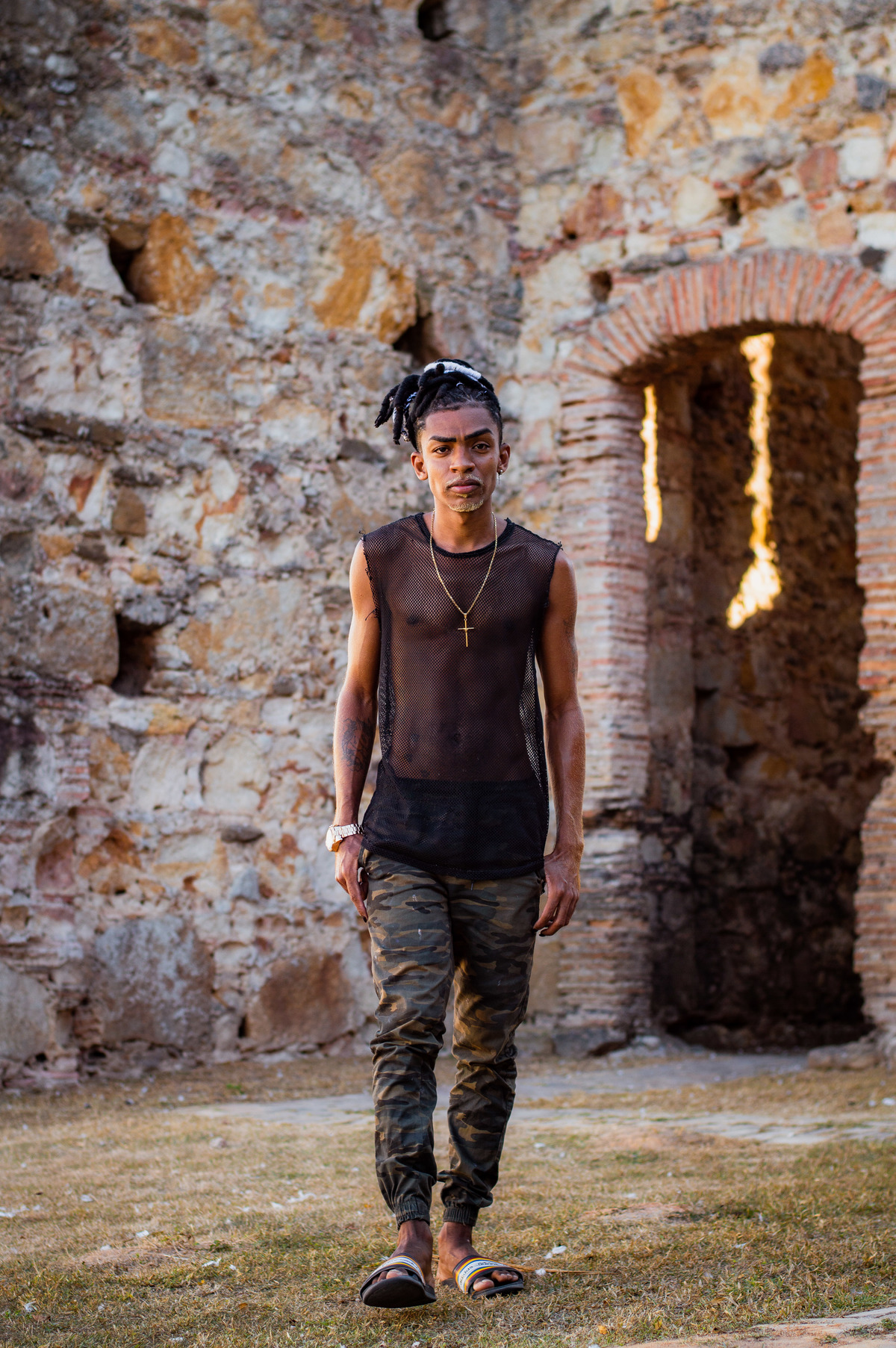 Ensaio masculino externo em São Mateus, ensaio na igreja velha, ensaio masculino urbano, ensaio masculino na praia, ilha de guriri es, ensaio praiano, fotógrafo ilha de guriri es, fotógrafo em São Mateus ES, Shanti Amaral Fotografia.