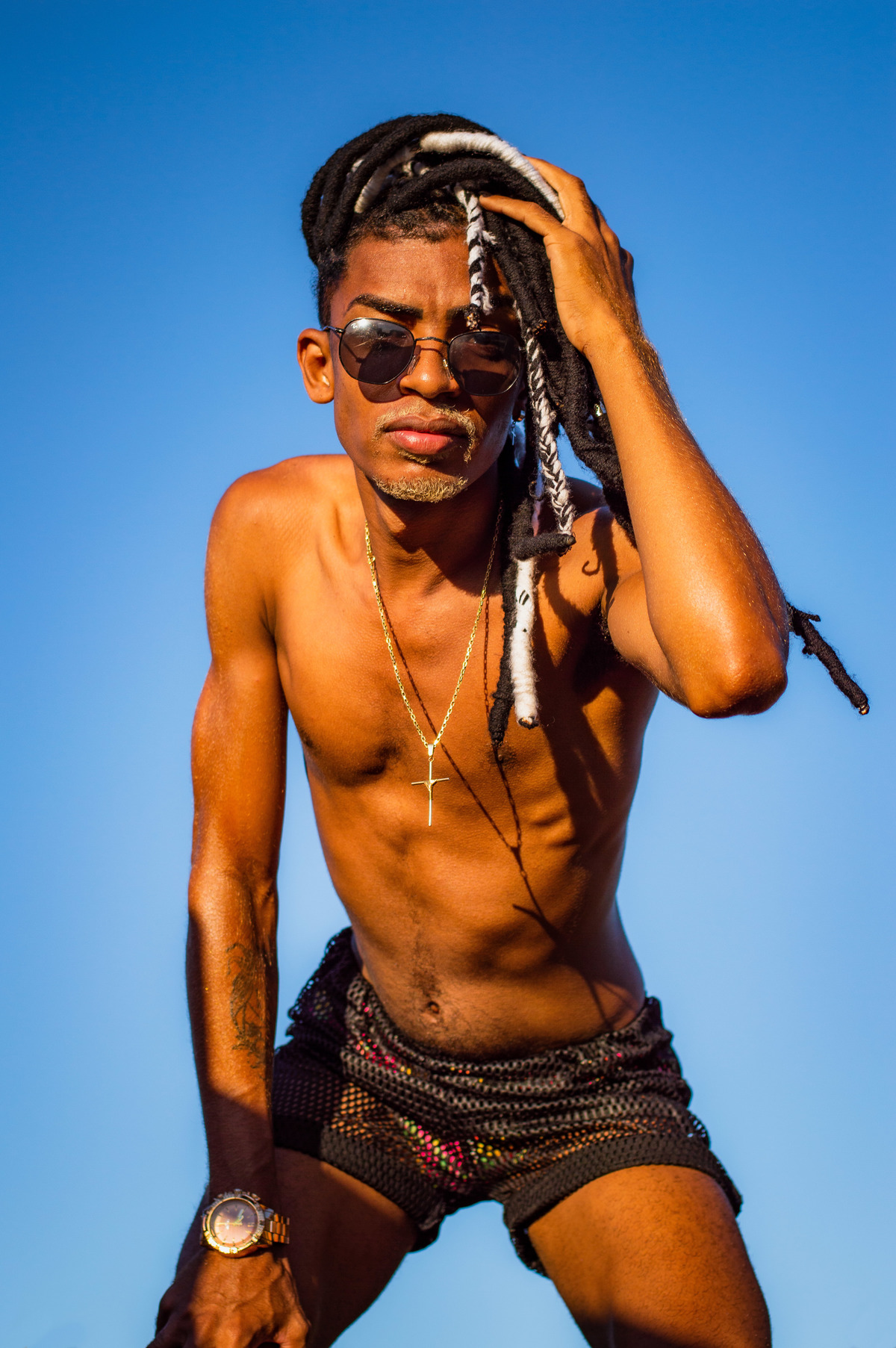 Ensaio masculino externo em São Mateus, ensaio na igreja velha, ensaio masculino urbano, ensaio masculino na praia, ilha de guriri es, ensaio praiano, fotógrafo ilha de guriri es, fotógrafo em São Mateus ES, Shanti Amaral Fotografia.