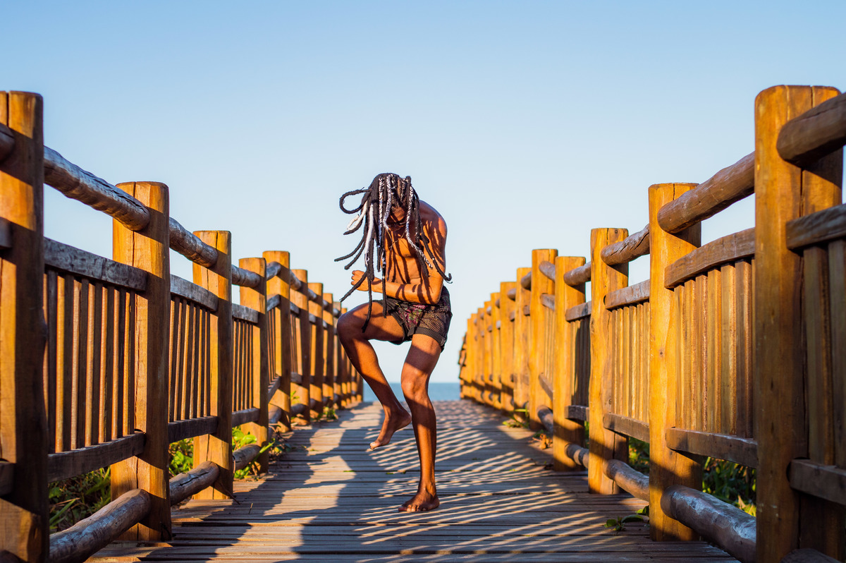 Ensaio masculino externo em São Mateus, ensaio na igreja velha, ensaio masculino urbano, ensaio masculino na praia, ilha de guriri es, ensaio praiano, fotógrafo ilha de guriri es, fotógrafo em São Mateus ES, Shanti Amaral Fotografia.