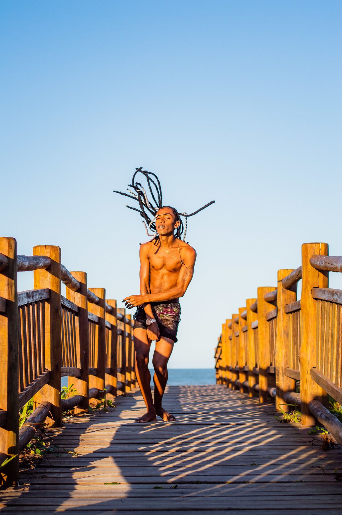 Ensaio masculino externo em São Mateus, ensaio na igreja velha, ensaio masculino urbano, ensaio masculino na praia, ilha de guriri es, ensaio praiano, fotógrafo ilha de guriri es, fotógrafo em São Mateus ES, Shanti Amaral Fotografia.
