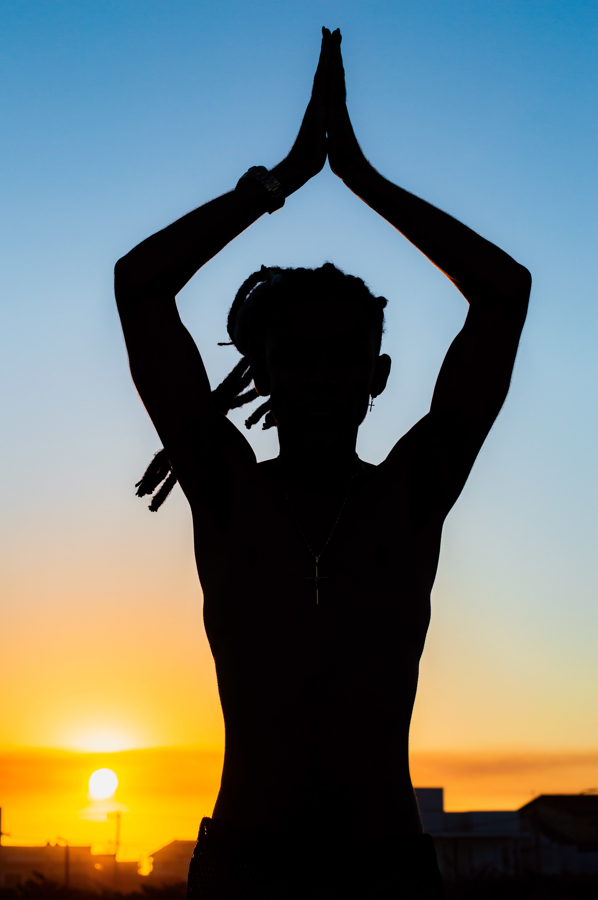 Ensaio masculino externo em São Mateus, ensaio na igreja velha, ensaio masculino urbano, ensaio masculino na praia, ilha de guriri es, ensaio praiano, fotógrafo ilha de guriri es, fotógrafo em São Mateus ES, Shanti Amaral Fotografia.